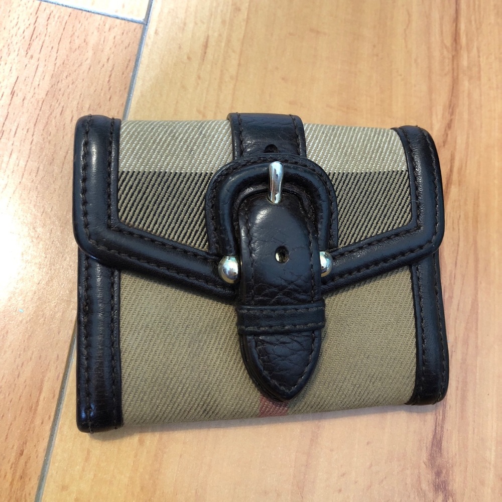 Burberry Wallet (Like New)